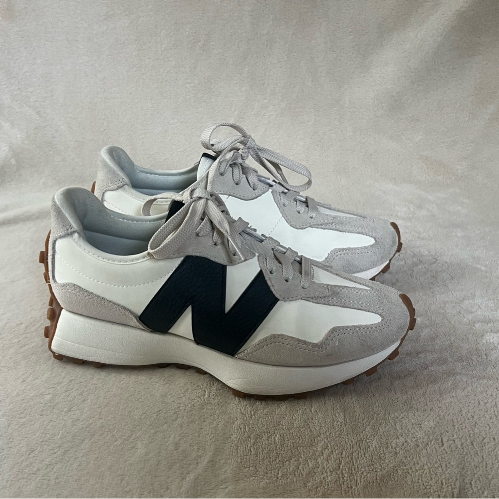 New Balance Blk/Wht Sneakers 7